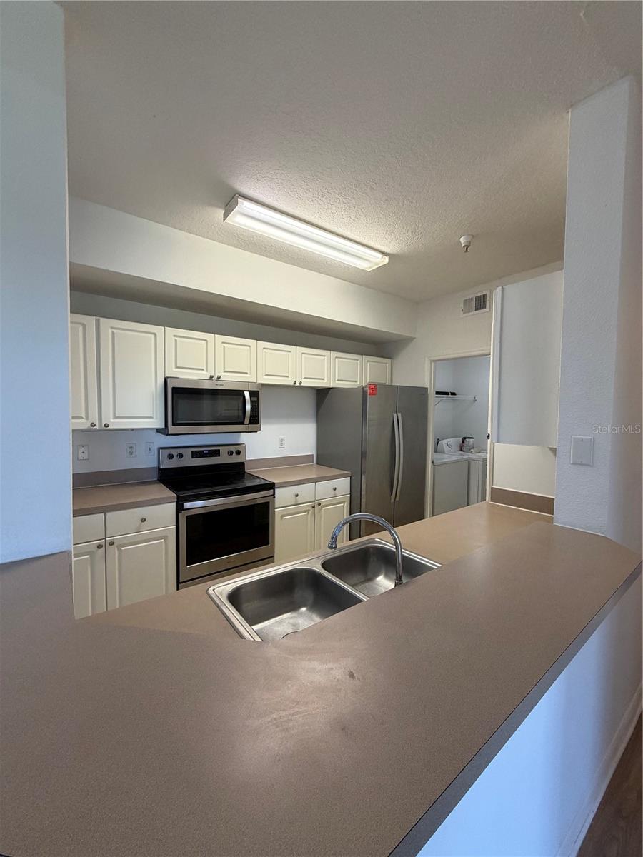 Image 16 of 23 For 5542 Metrowest Boulevard 308