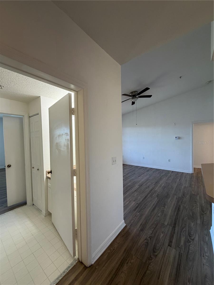Image 17 of 23 For 5542 Metrowest Boulevard 308