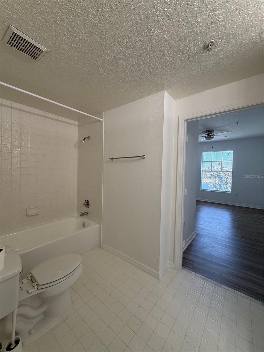 Image 18 of 23 For 5542 Metrowest Boulevard 308
