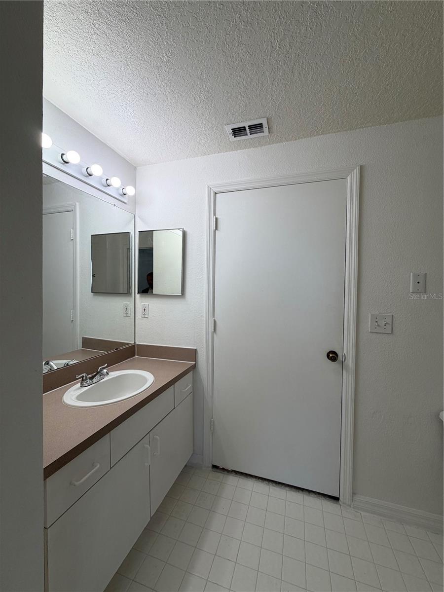 Image 20 of 23 For 5542 Metrowest Boulevard 308
