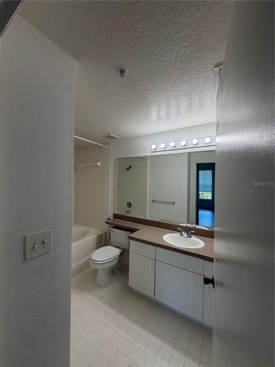 Image 22 of 23 For 5542 Metrowest Boulevard 308