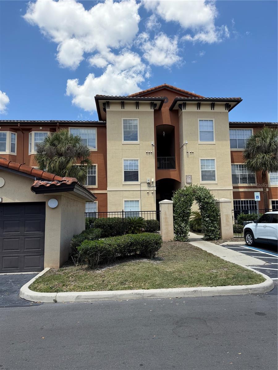 Image 4 of 23 For 5542 Metrowest Boulevard 308