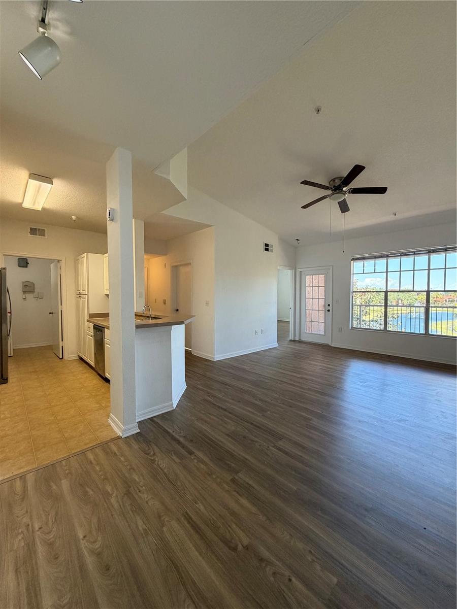 Image 5 of 23 For 5542 Metrowest Boulevard 308