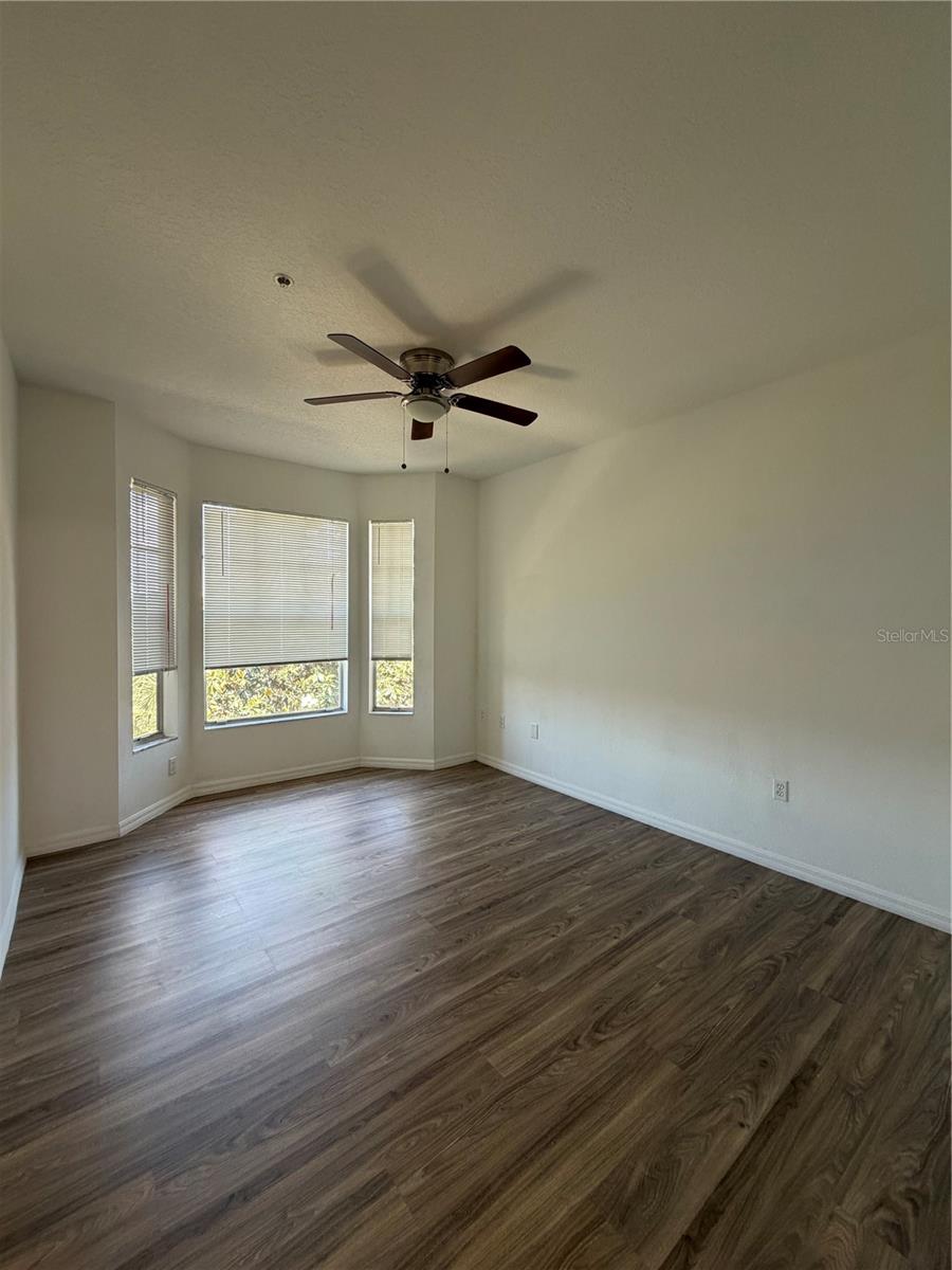 Image 9 of 23 For 5542 Metrowest Boulevard 308
