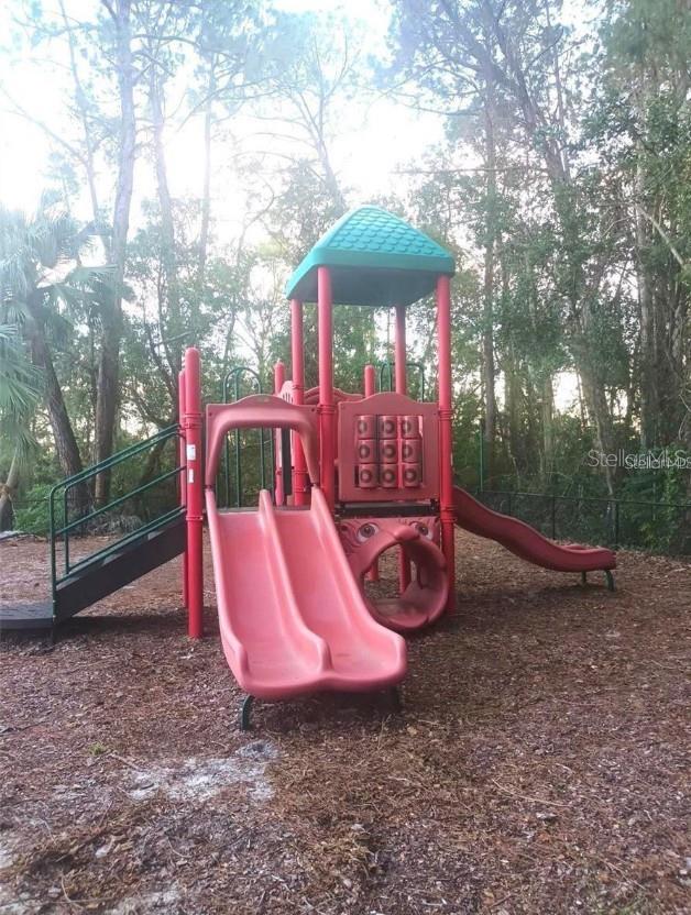 Listing photo id 13 for 5160 Conroy Road 14