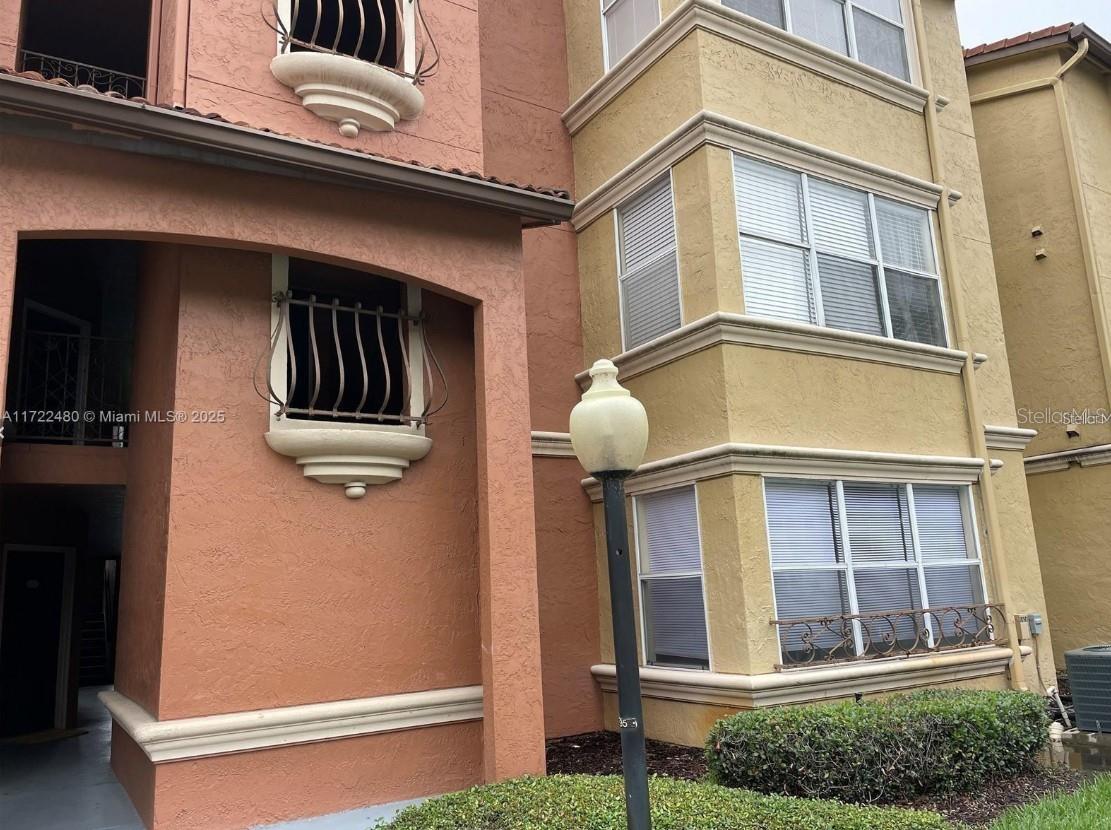 Listing photo id 0 for 5160 Conroy Road 14