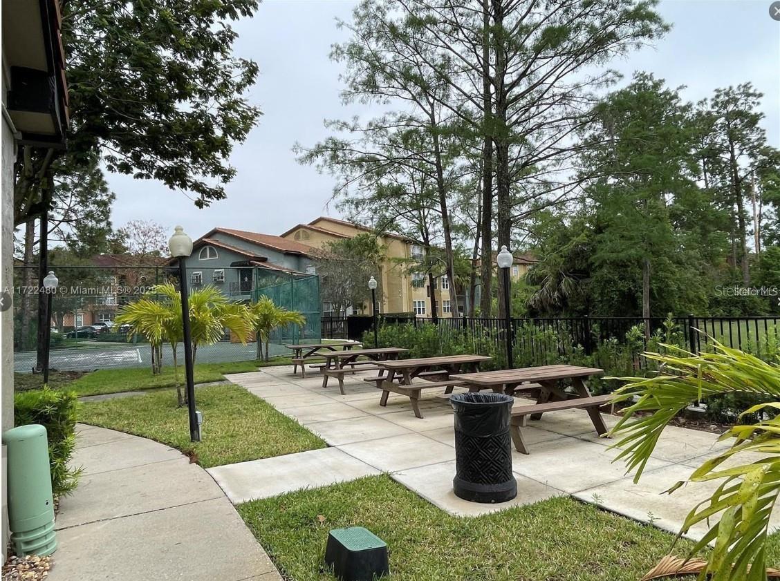 Listing photo id 19 for 5160 Conroy Road 14