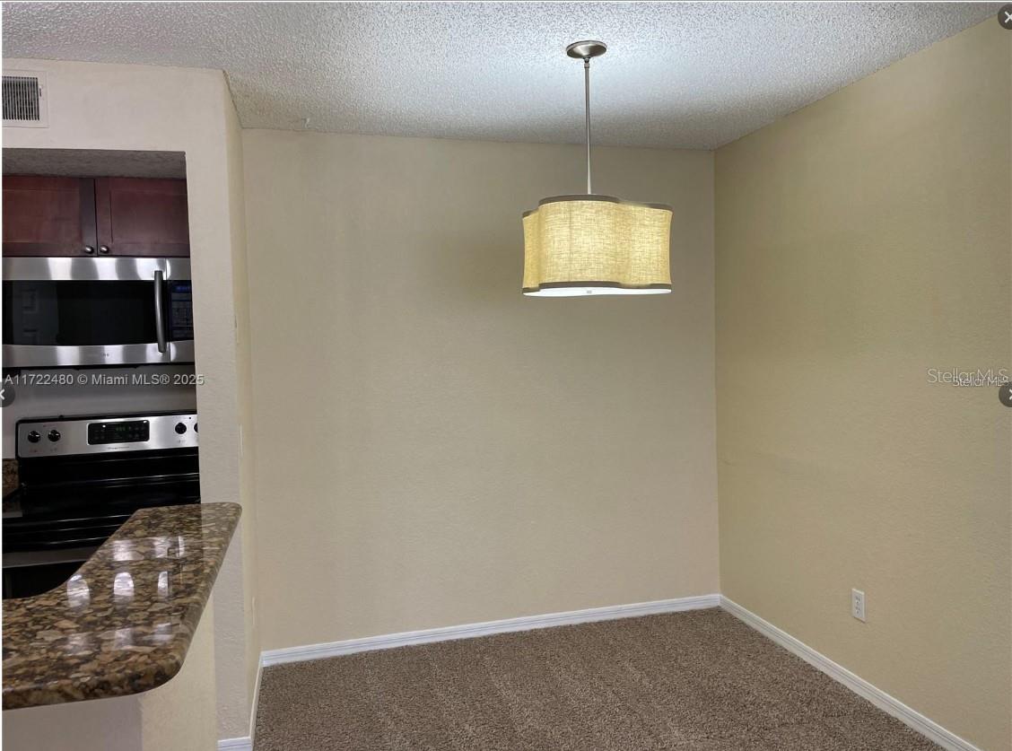 Listing photo id 4 for 5160 Conroy Road 14