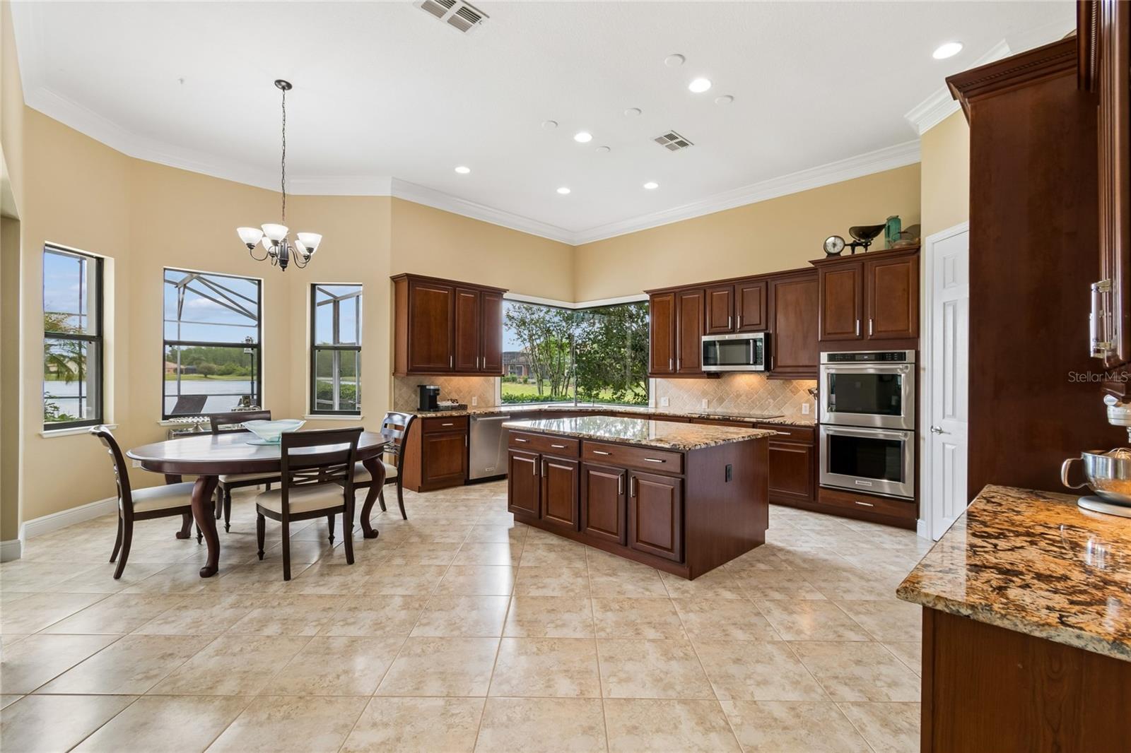 Image 13 of 86 For 844 San Raphael St