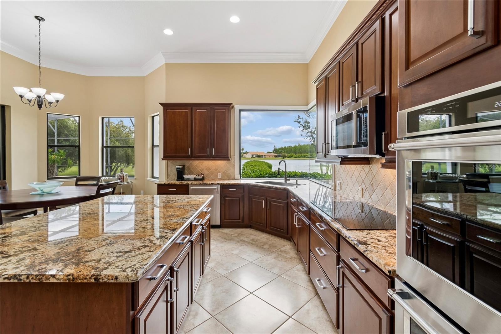 Image 15 of 86 For 844 San Raphael St