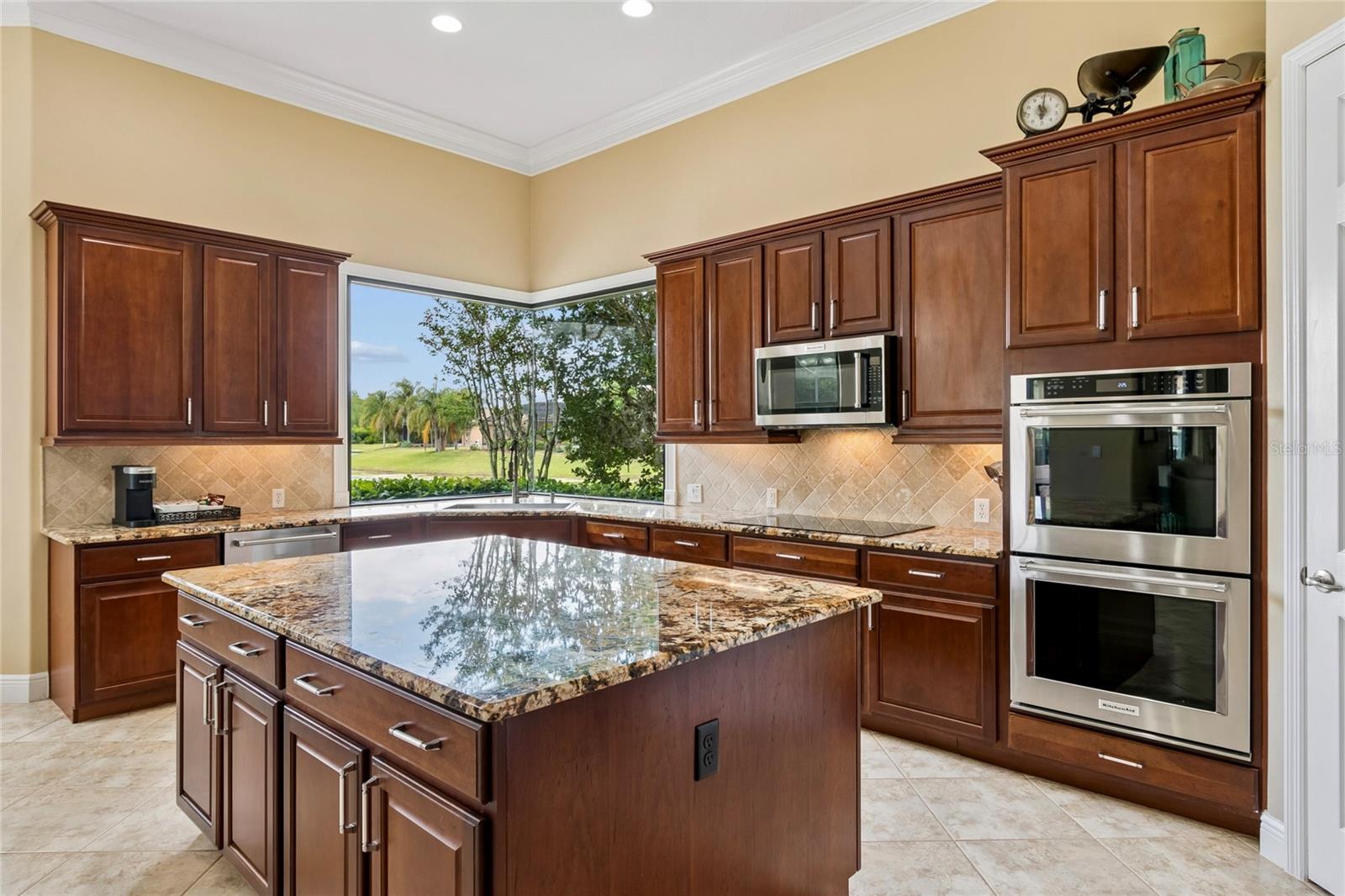 Image 17 of 86 For 844 San Raphael St