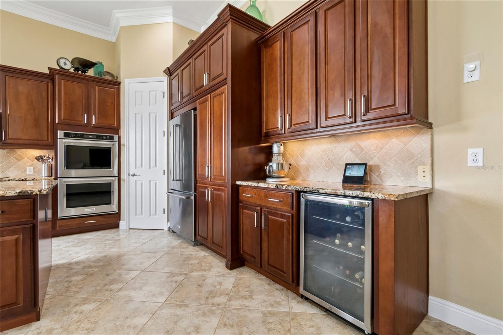 Image 18 of 86 For 844 San Raphael St