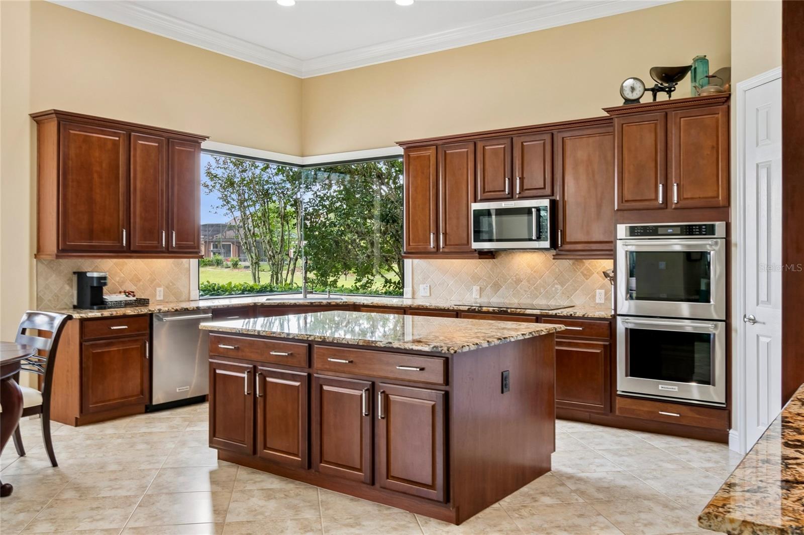 Image 21 of 86 For 844 San Raphael St