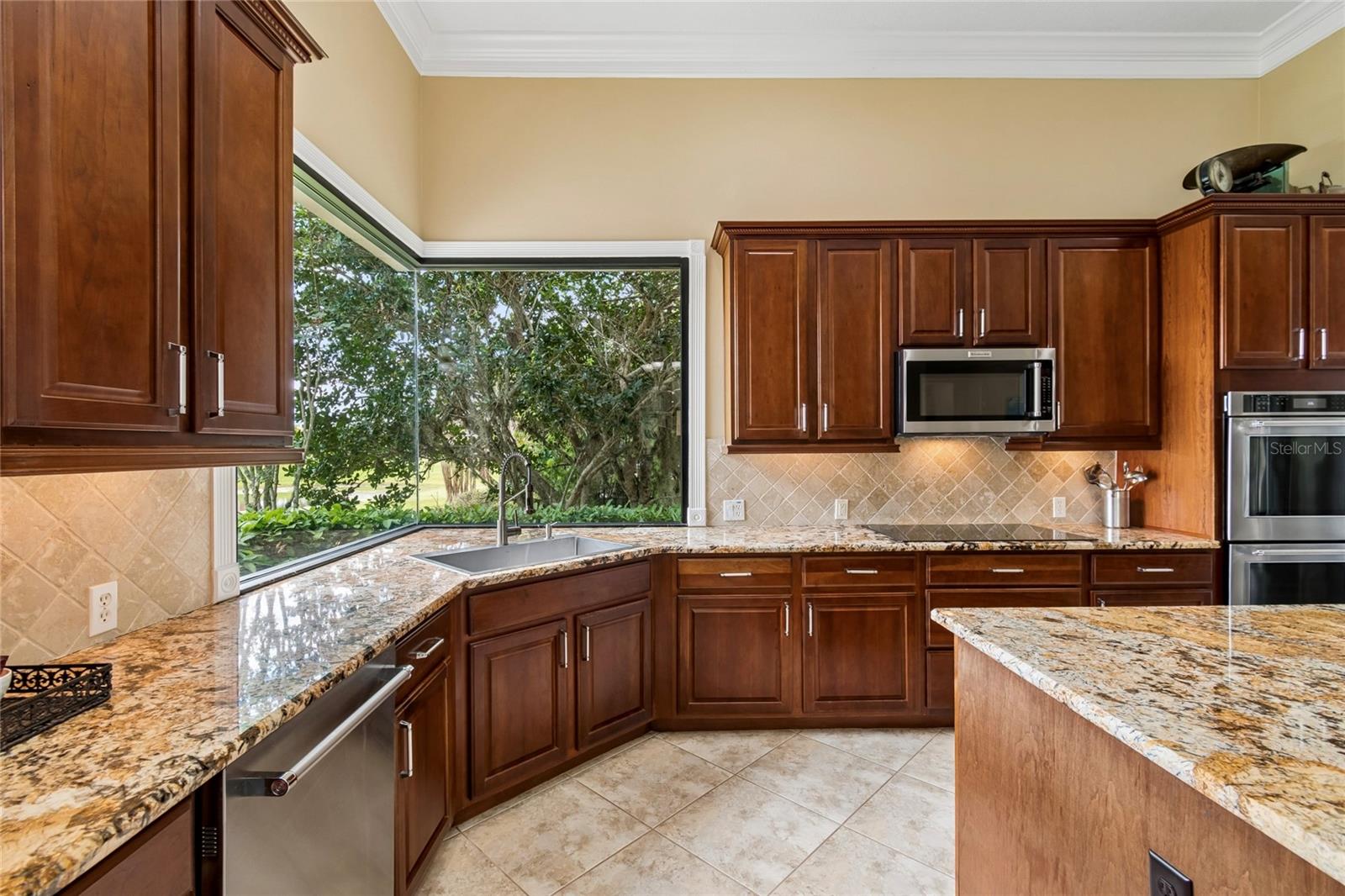 Image 22 of 86 For 844 San Raphael St