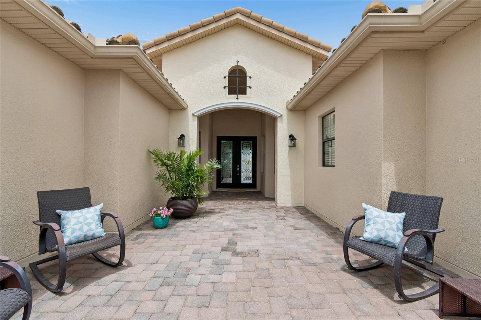 Image 4 of 86 For 844 San Raphael St