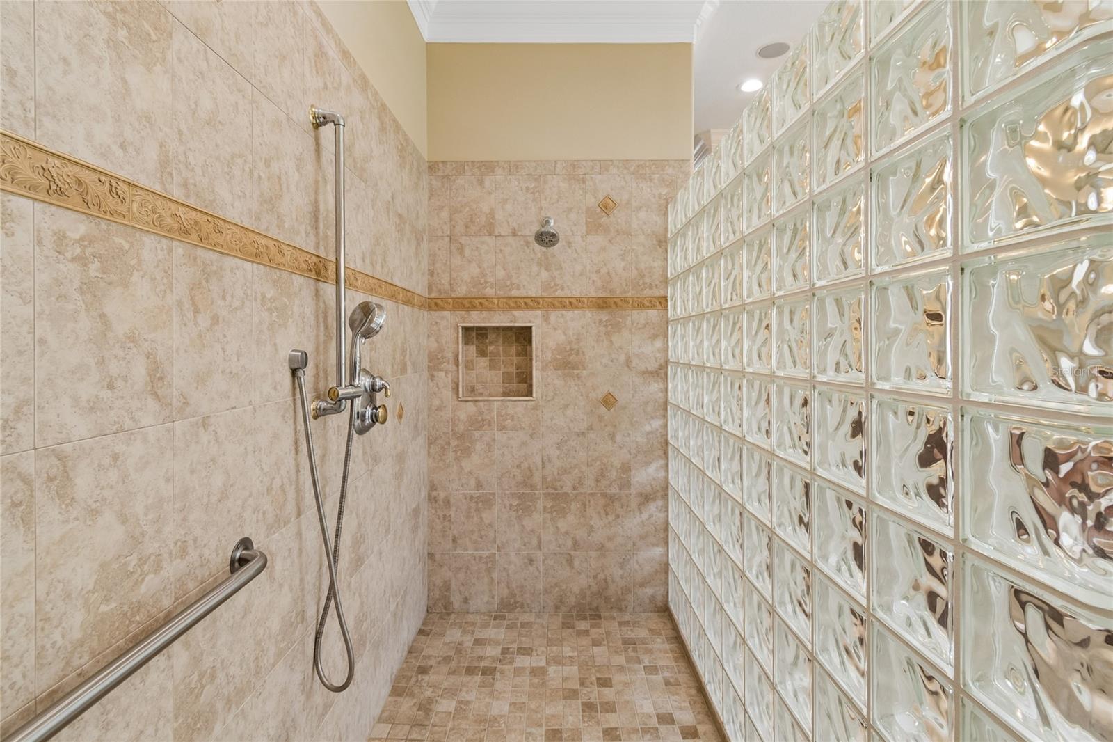 Image 40 of 86 For 844 San Raphael St