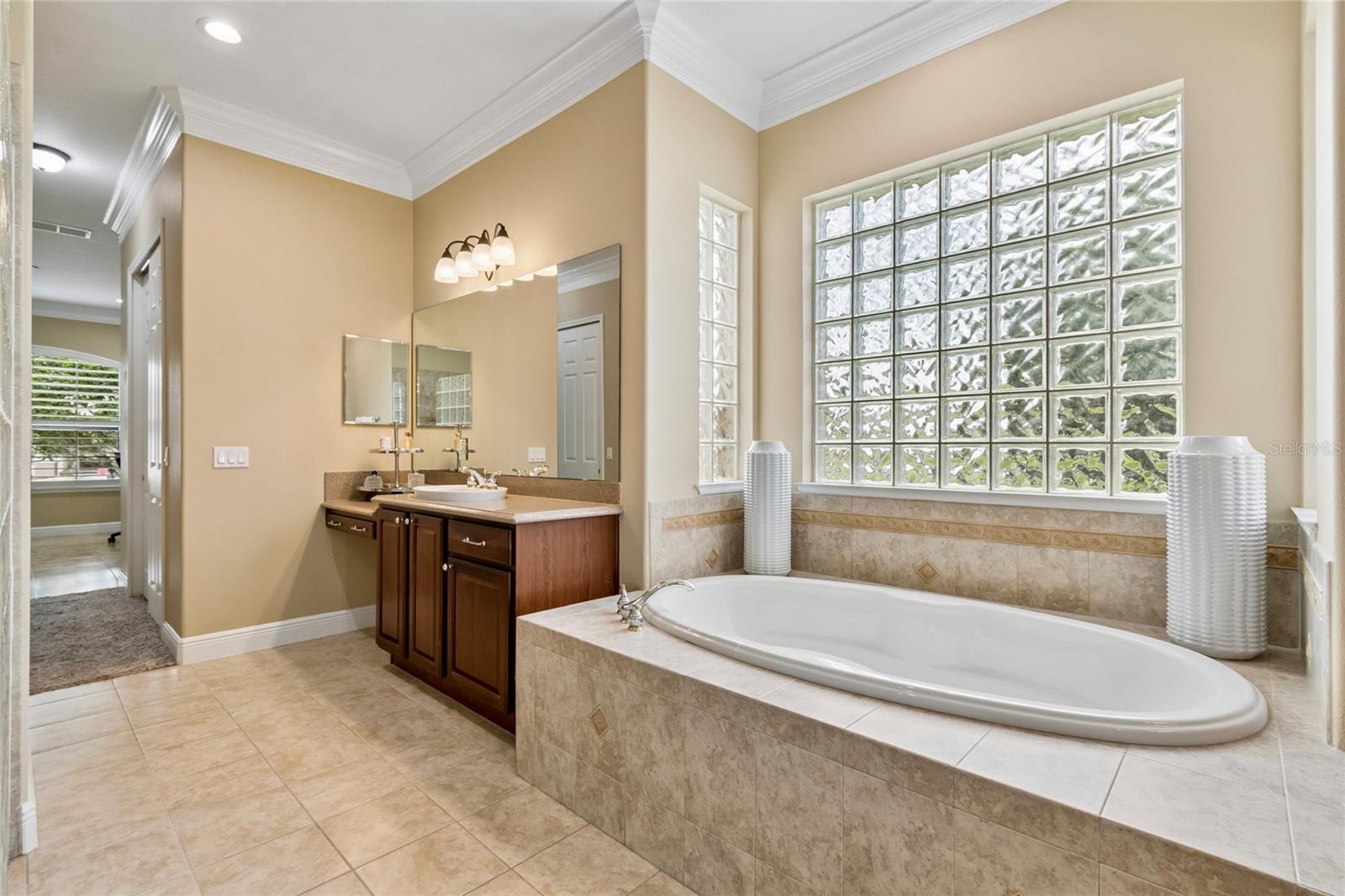 Image 42 of 86 For 844 San Raphael St