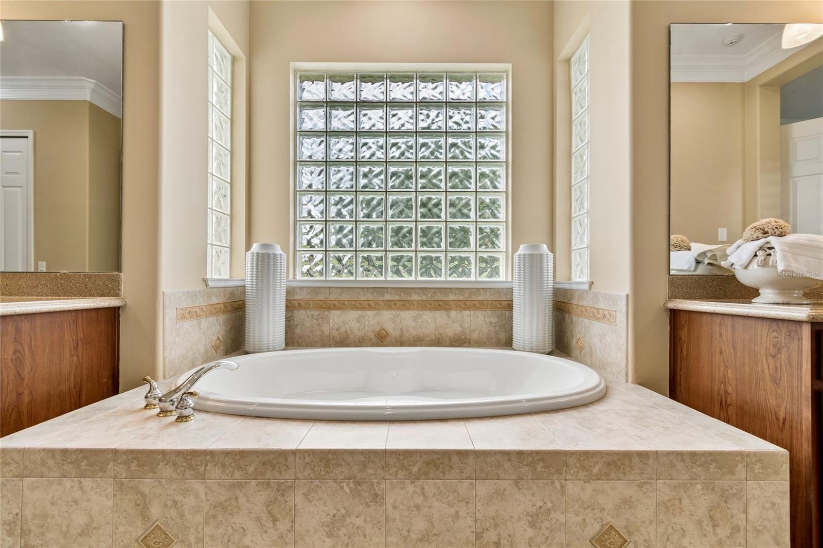 Image 43 of 86 For 844 San Raphael St