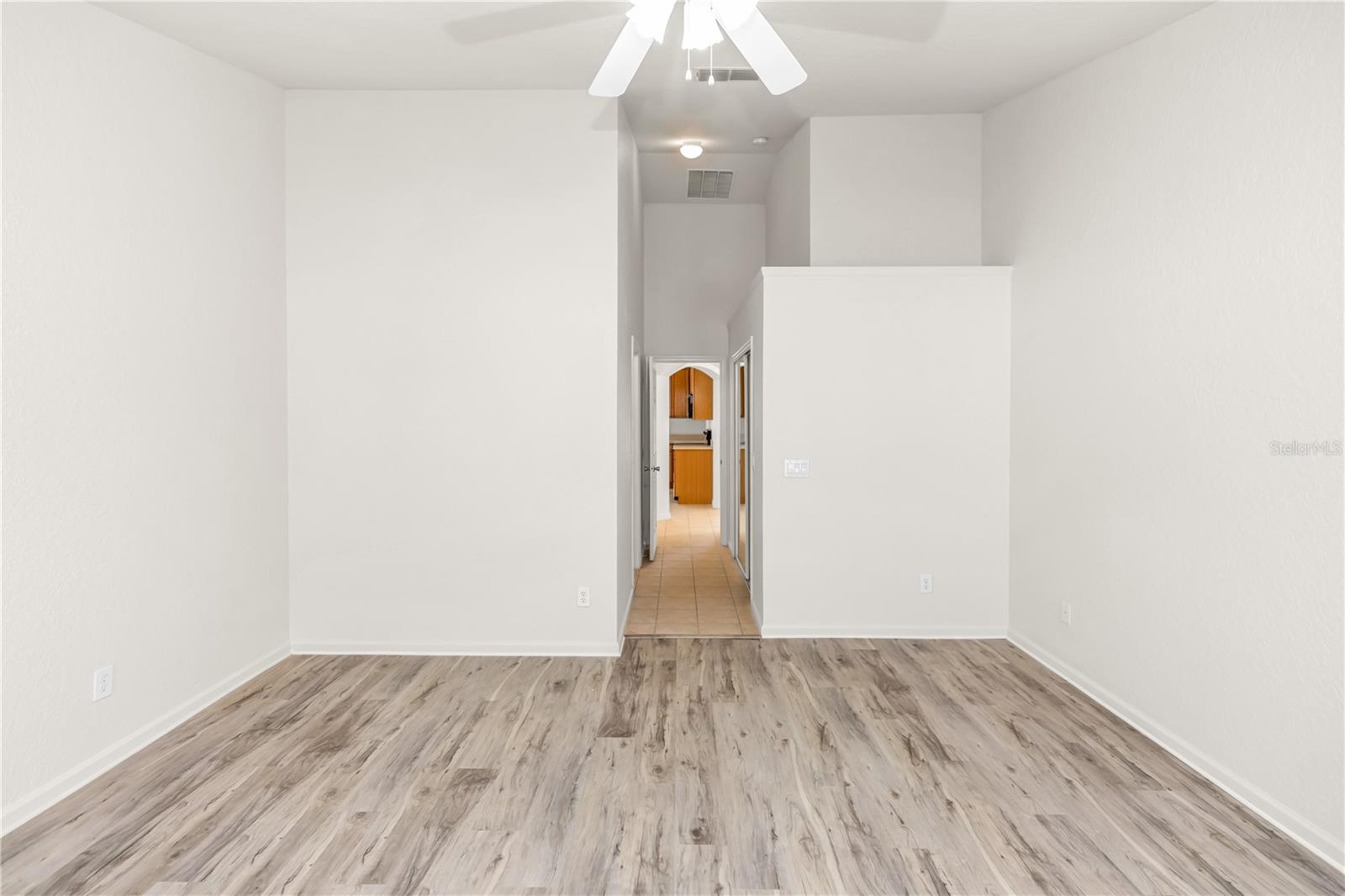 Image 23 of 42 For 2989 White Cedar Circle