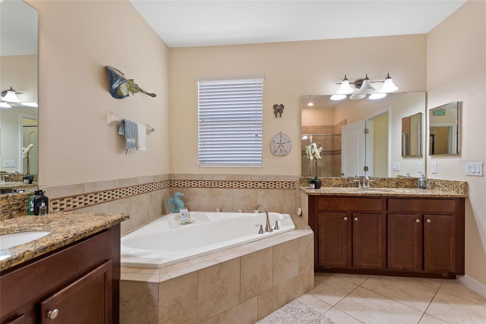Image 18 of 68 For 8961 Dove Valley Way