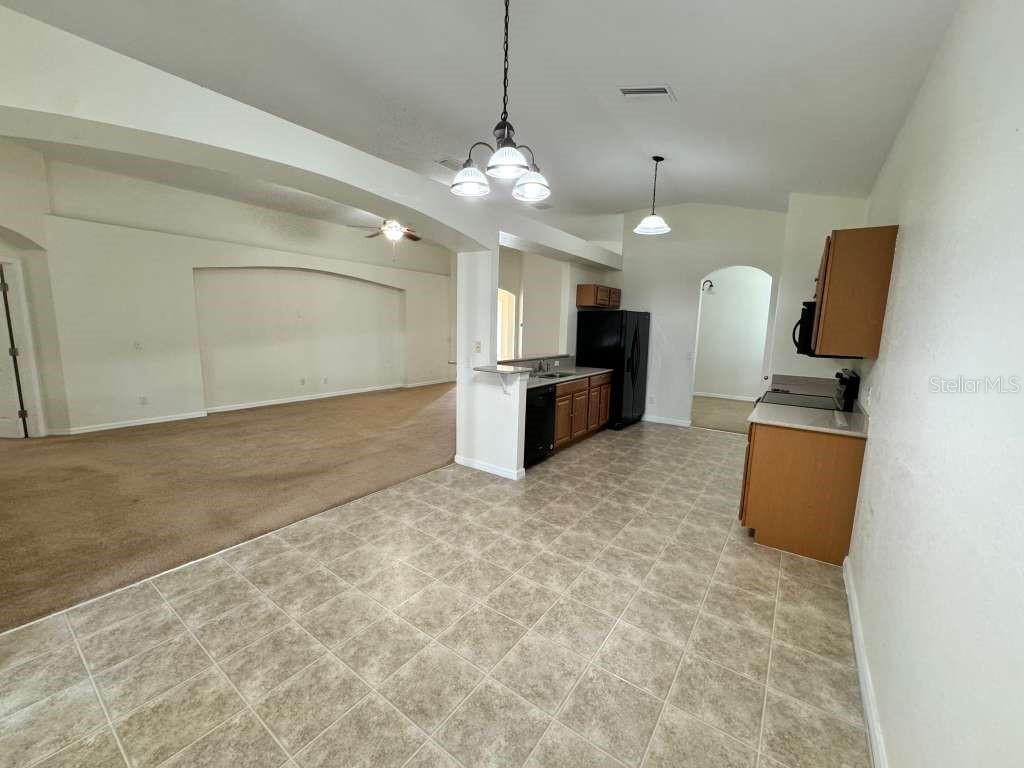 Image 9 of 15 For 221 Towerview Drive E