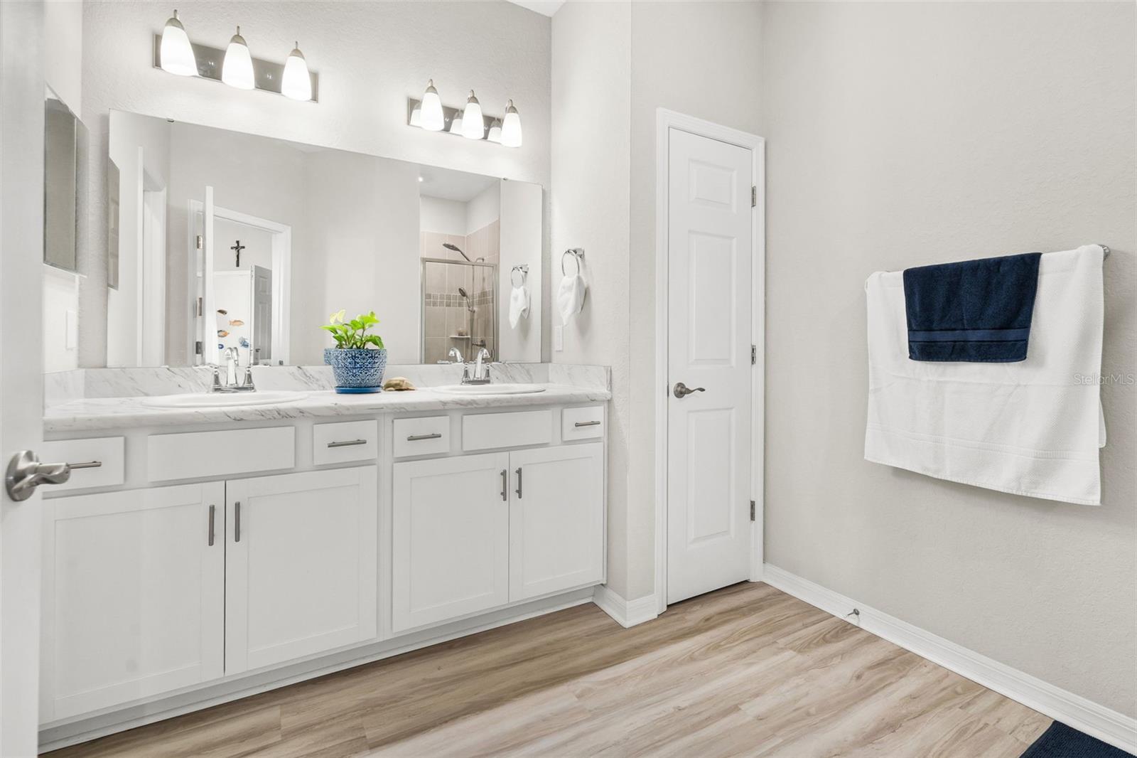 Image 17 of 44 For 1553 Fleur Drive