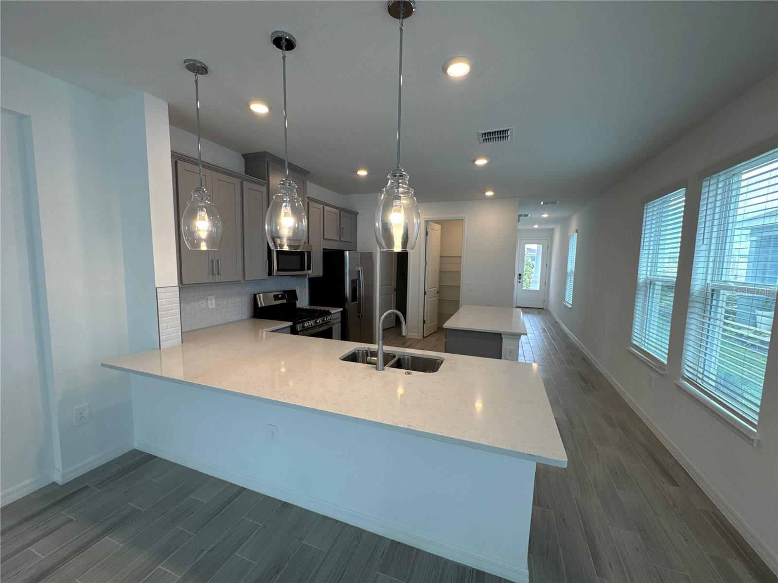Image 6 of 48 For 994 Teal Creek Drive