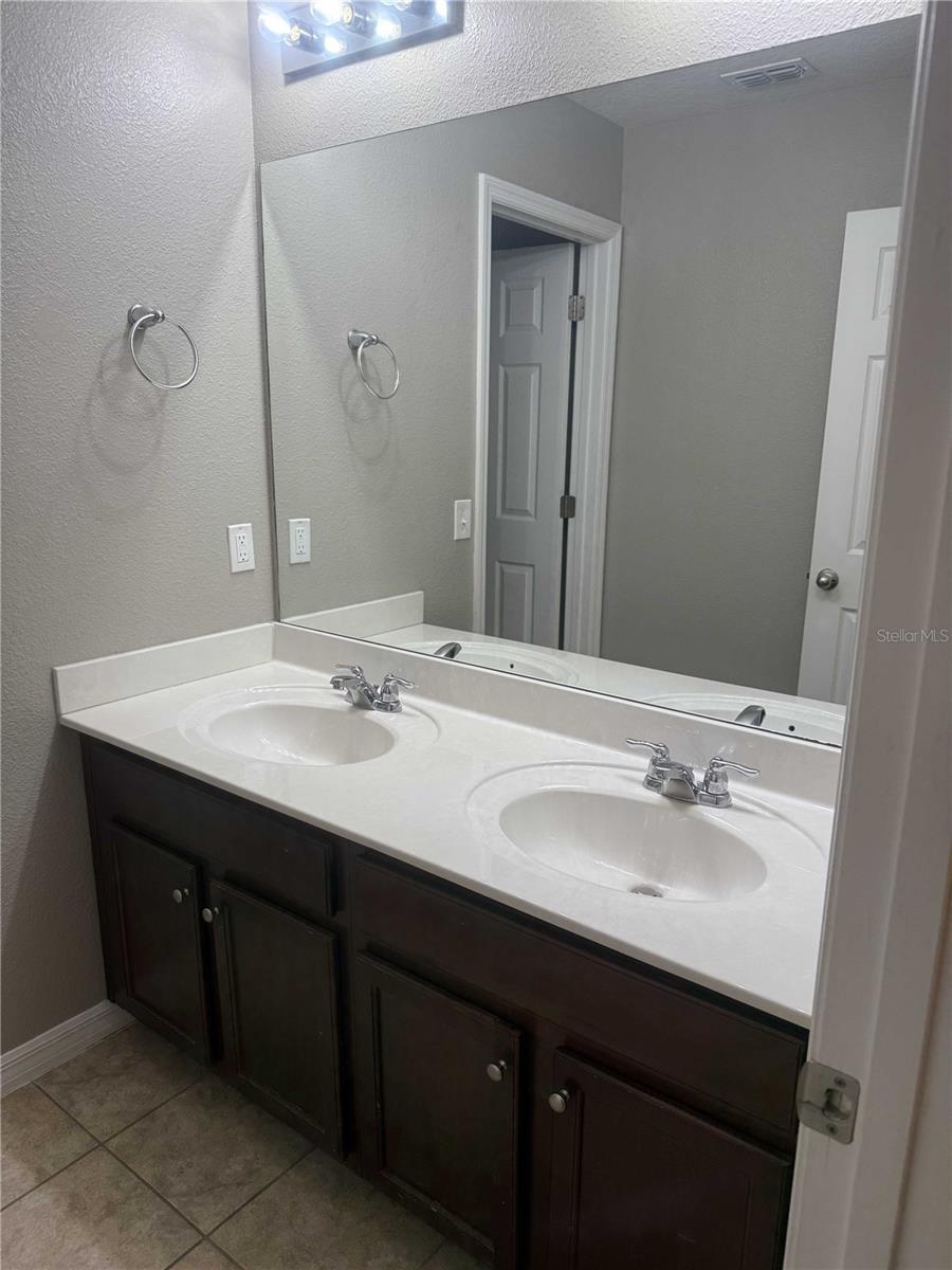 Image 21 of 30 For 12030 Silverlake Park Drive