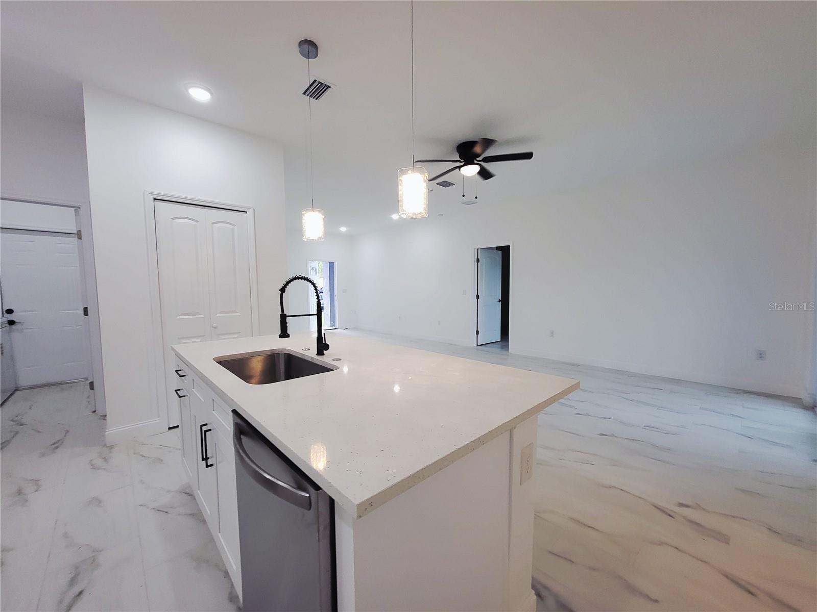 Image 4 of 15 For 421 Tonklin Road Sw