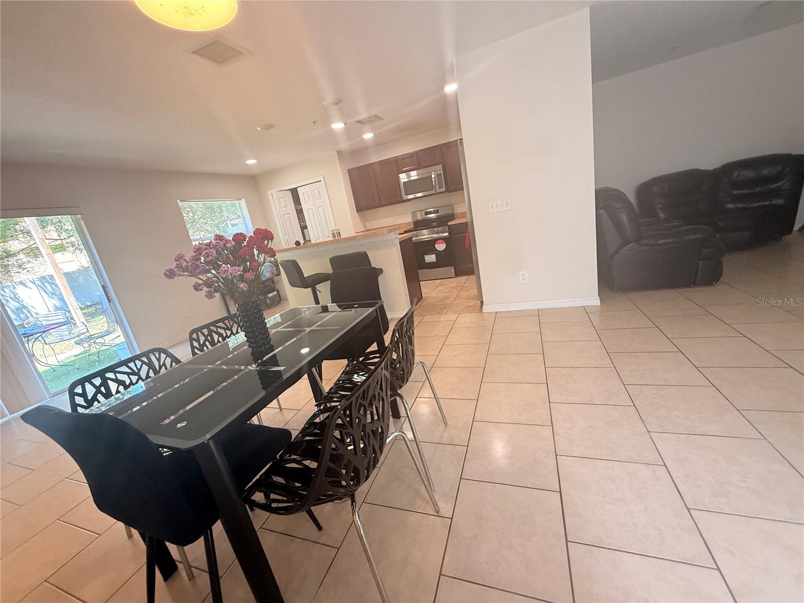 Image 5 of 21 For 307 Prickle Pear Court 64