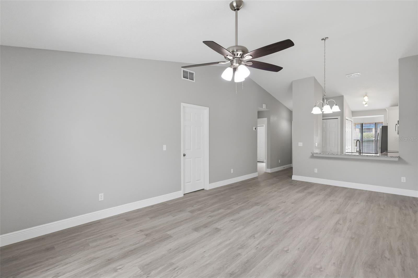Image 10 of 38 For 2422 King Oak Court