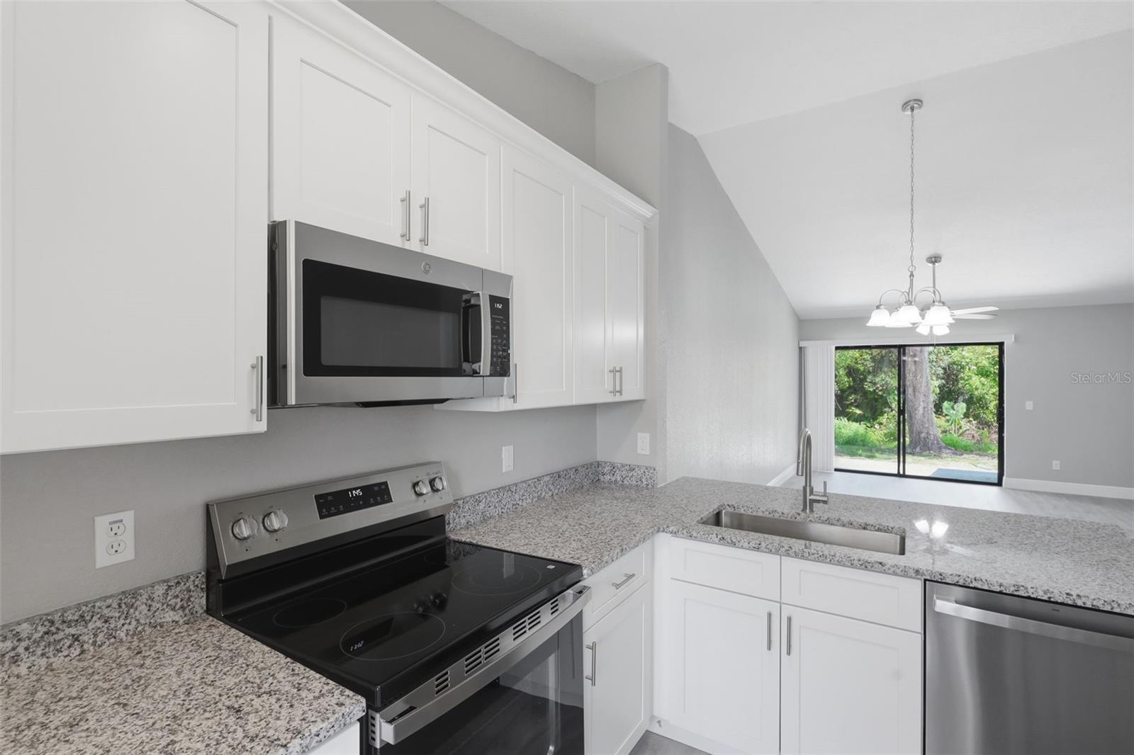 Image 14 of 38 For 2422 King Oak Court