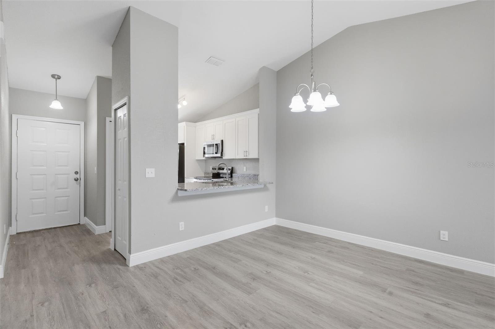 Image 2 of 38 For 2422 King Oak Court