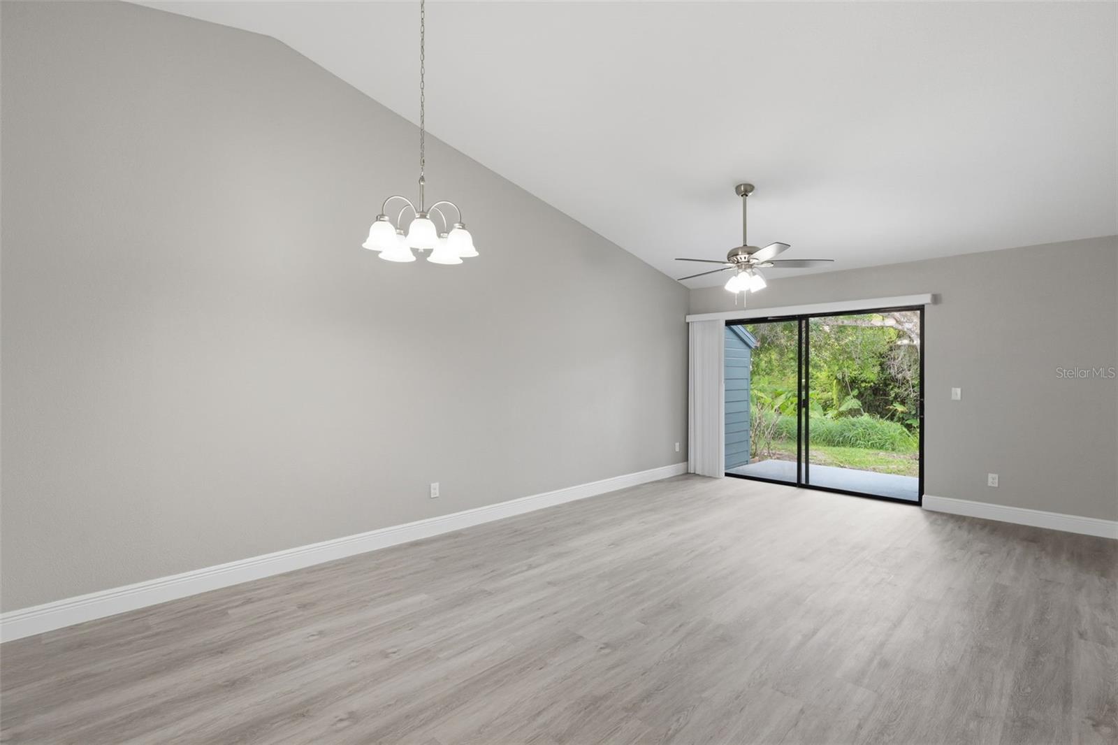 Image 4 of 38 For 2422 King Oak Court