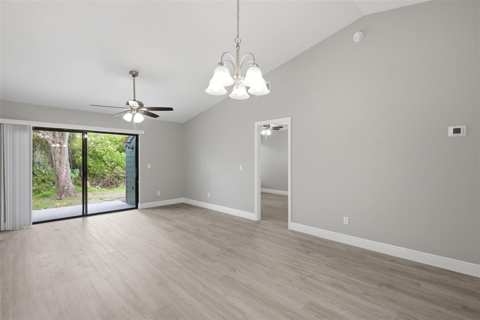 Image 7 of 38 For 2422 King Oak Court