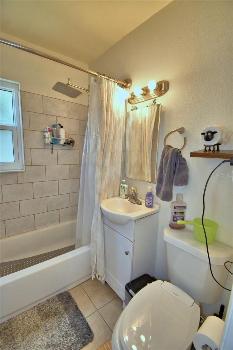 Image 18 of 40 For 631 Westover Street