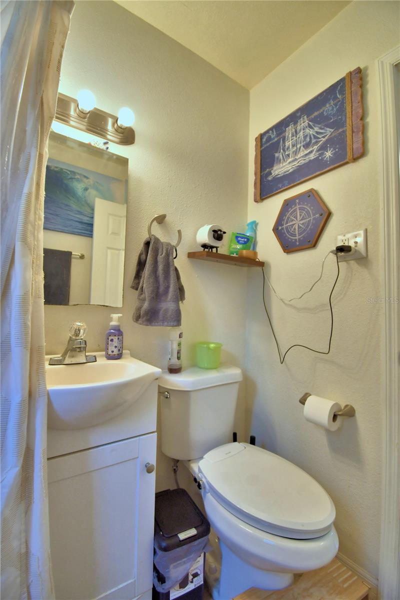 Image 21 of 40 For 631 Westover Street