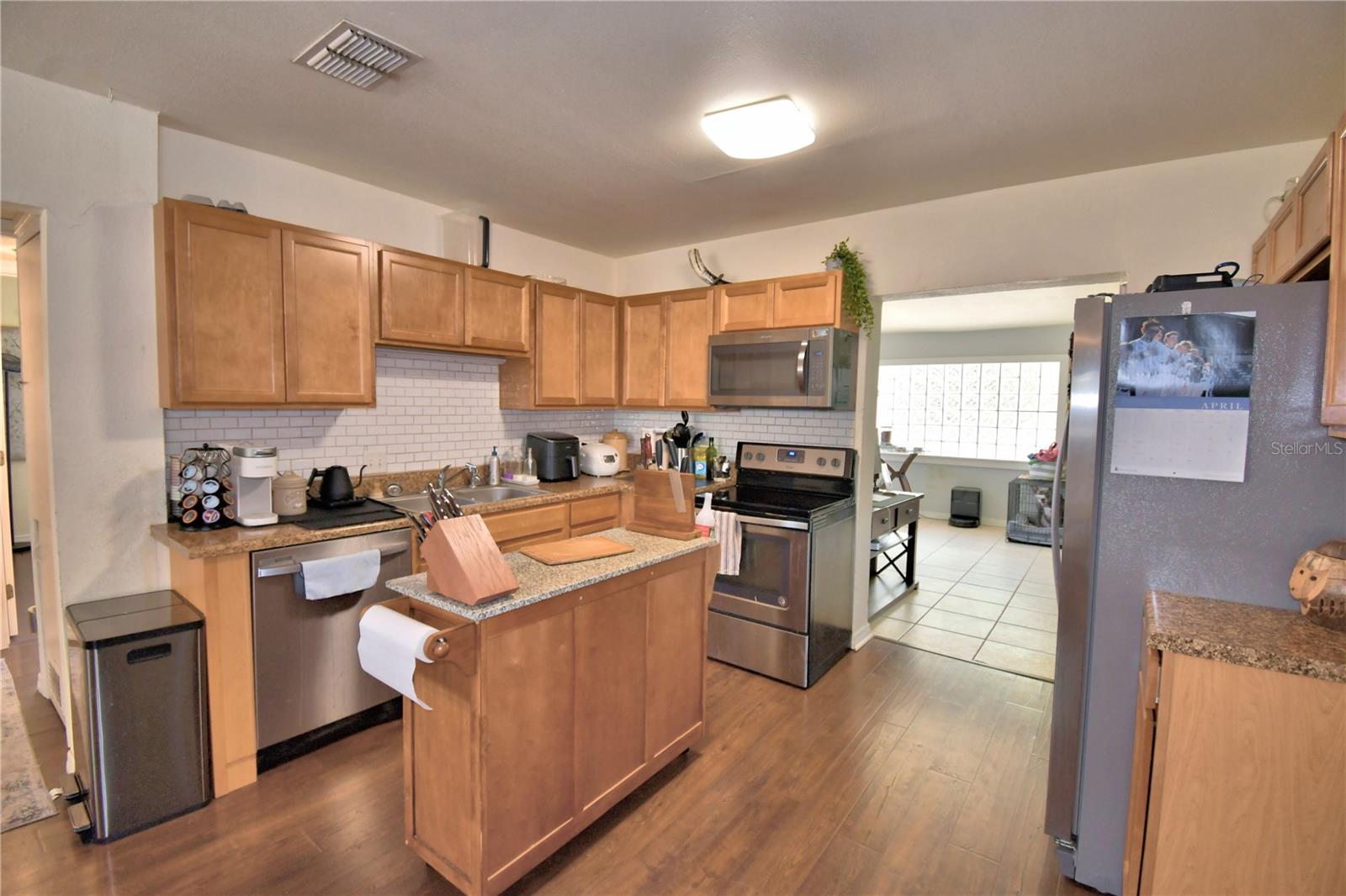 Image 7 of 40 For 631 Westover Street