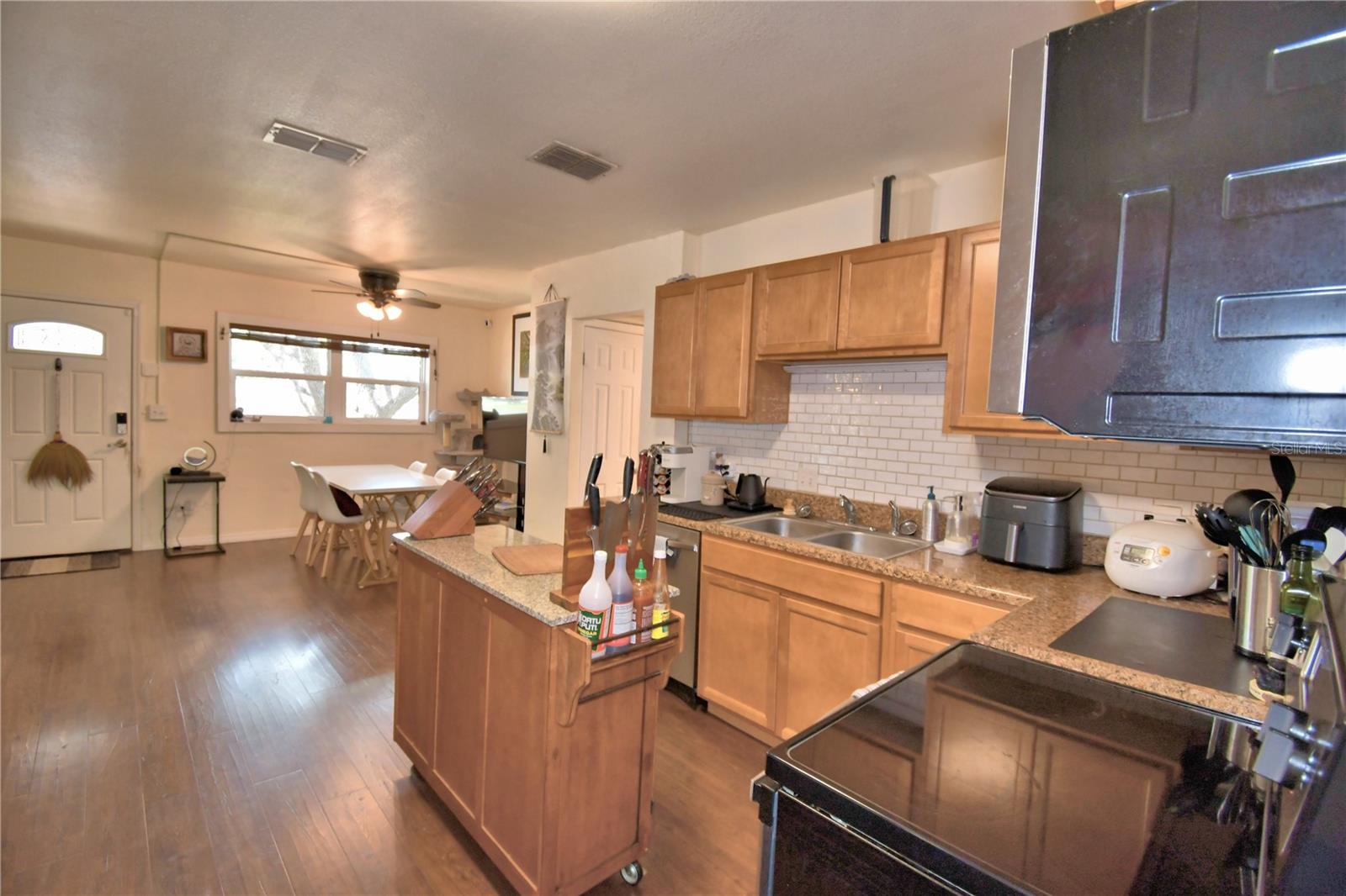 Image 8 of 40 For 631 Westover Street