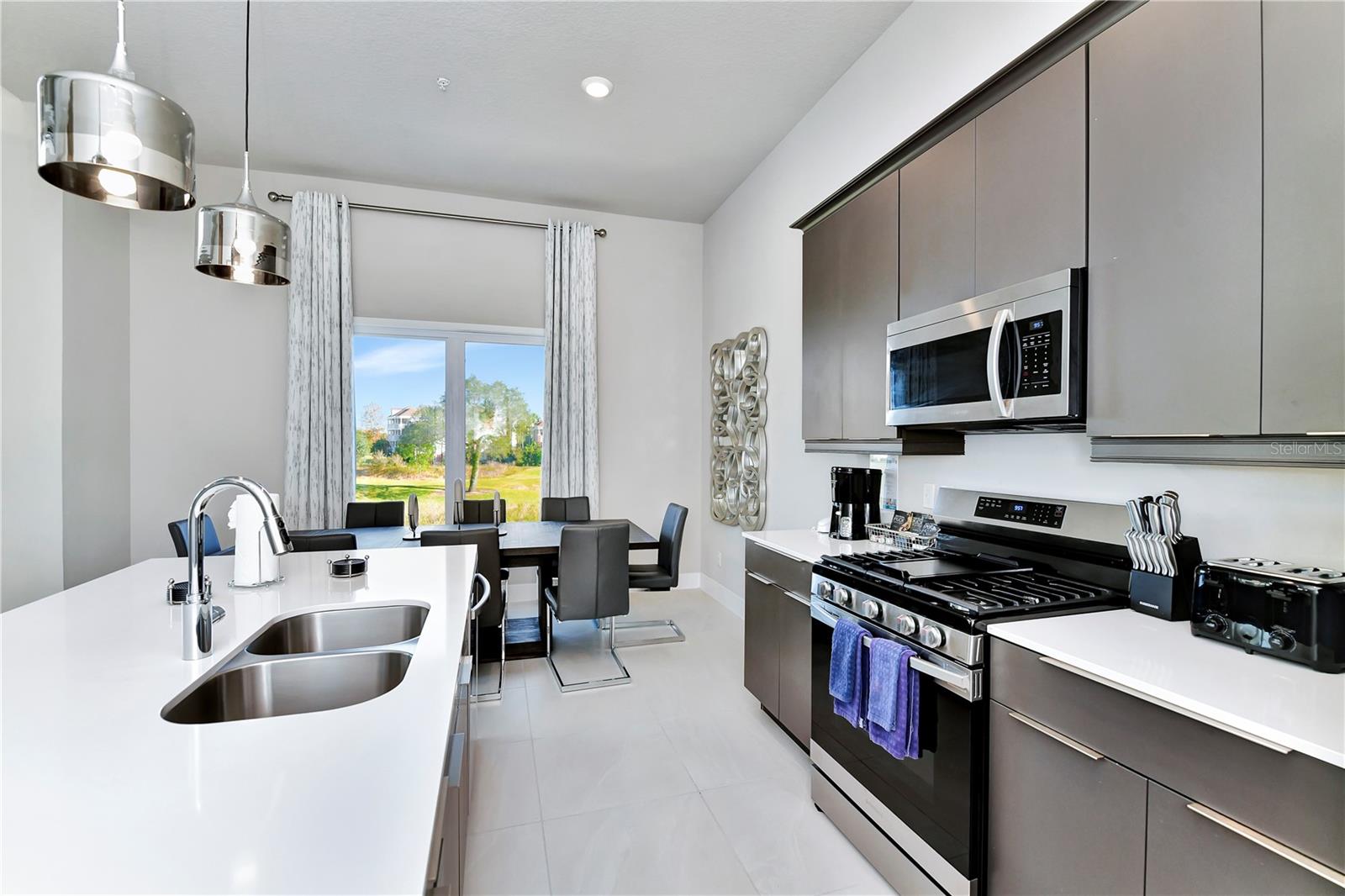 Image 11 of 59 For 7740 Sandy Ridge Drive 231
