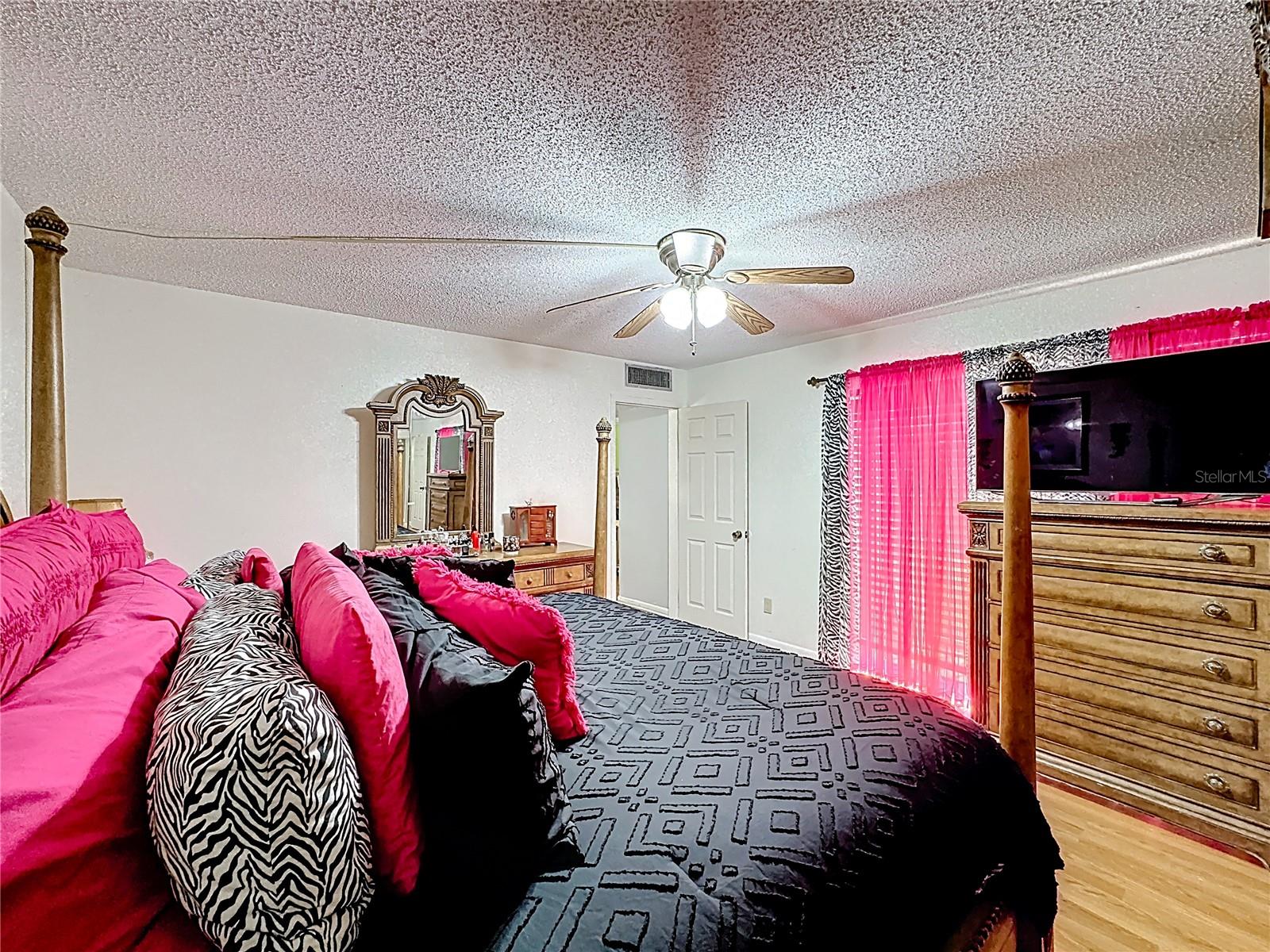 Image 24 of 50 For 1458 N Lawnwood Circle 24a