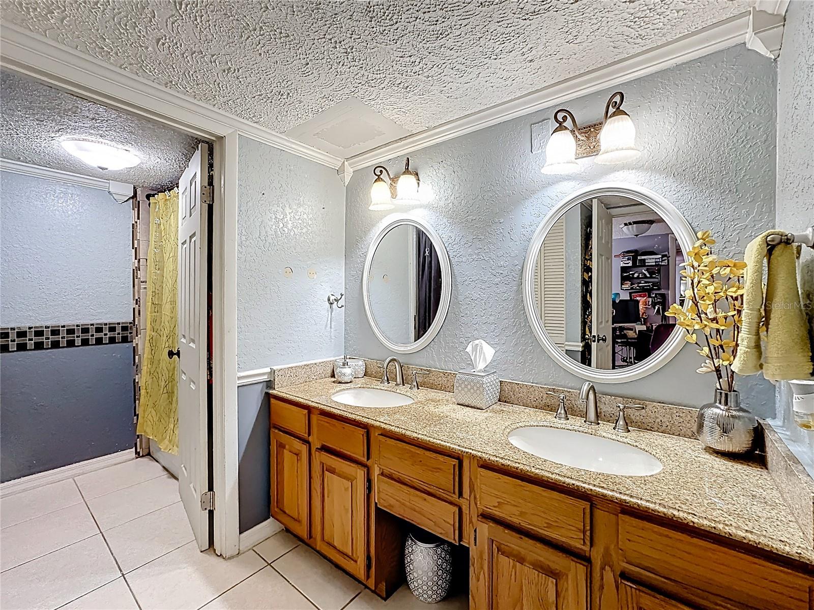 Image 25 of 50 For 1458 N Lawnwood Circle 24a