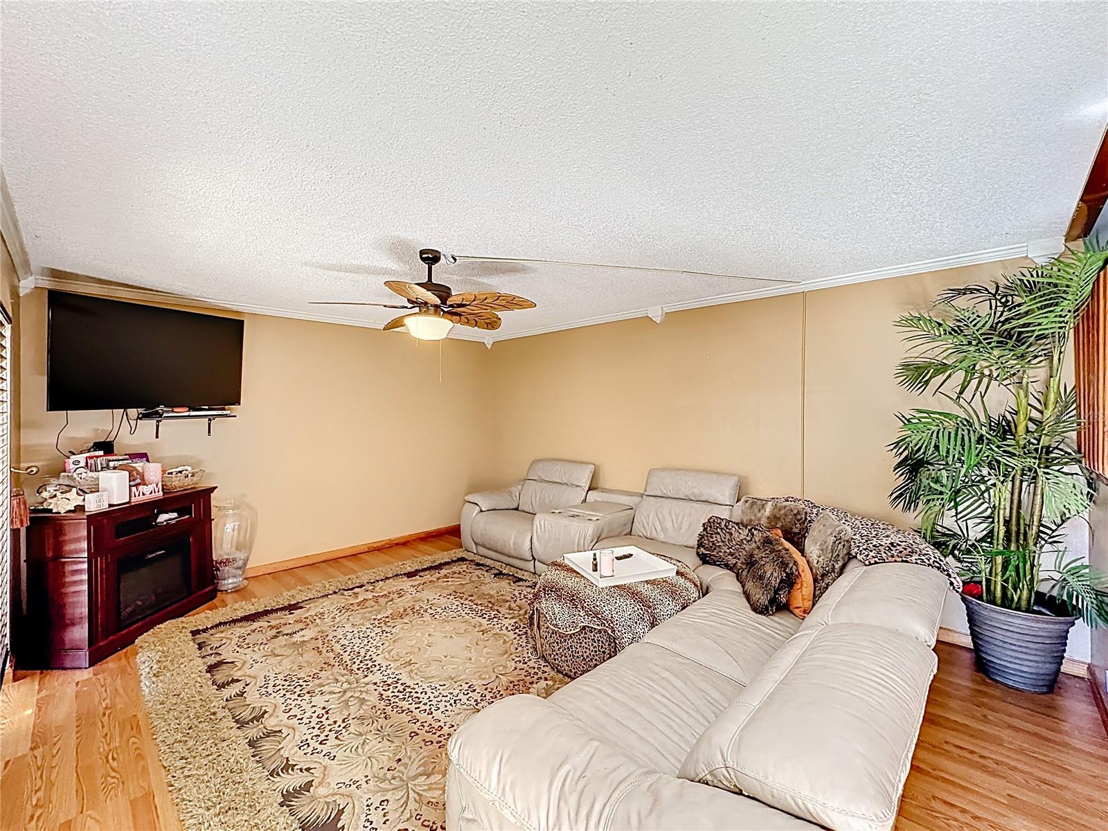 Image 6 of 50 For 1458 N Lawnwood Circle 24a