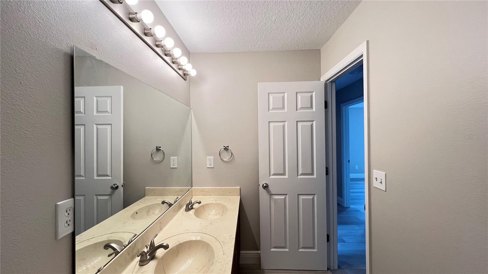 Image 33 of 45 For 1507 Blue Horizon Drive