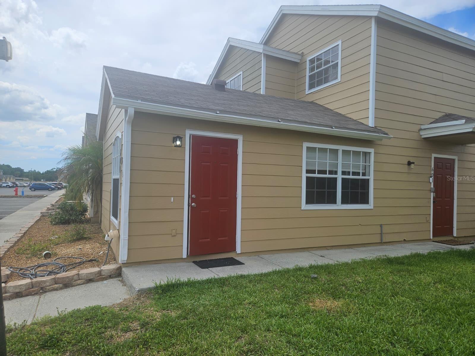 Image 2 of 11 For 601 Washington Palm Loop B