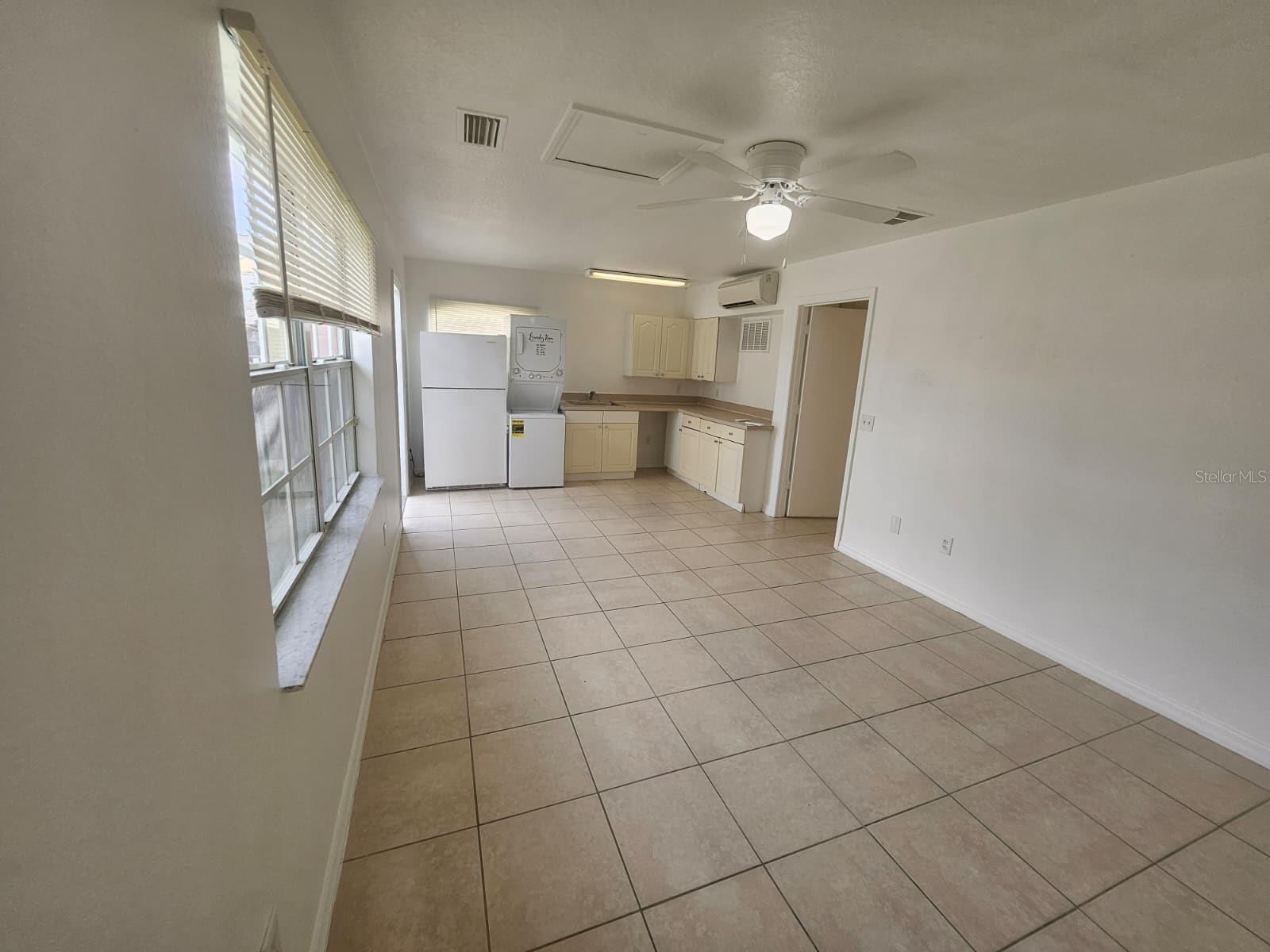 Image 3 of 11 For 601 Washington Palm Loop B