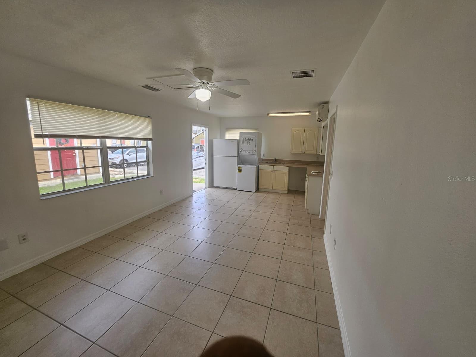 Image 4 of 11 For 601 Washington Palm Loop B