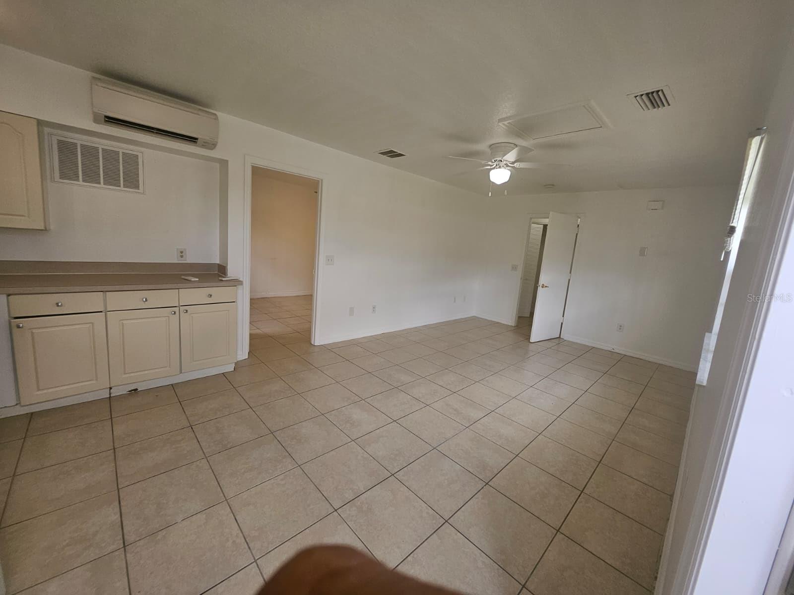 Image 5 of 11 For 601 Washington Palm Loop B