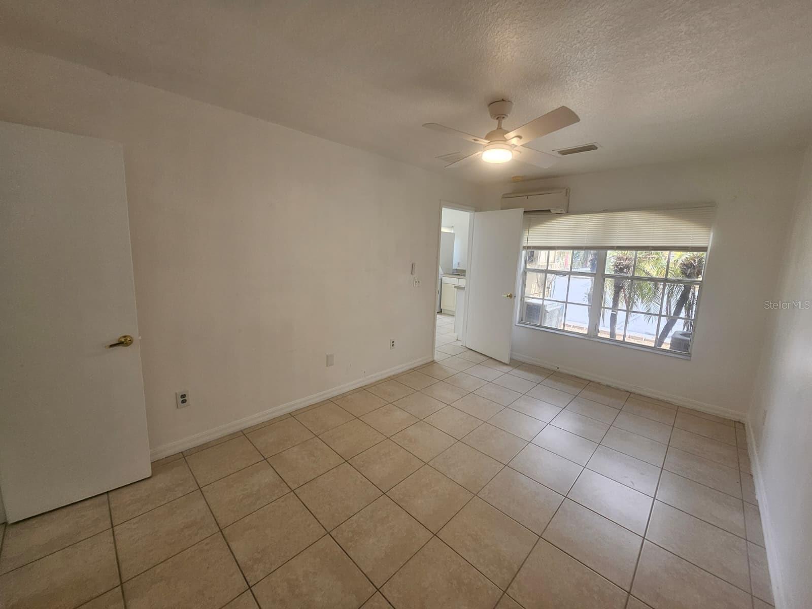 Image 6 of 11 For 601 Washington Palm Loop B