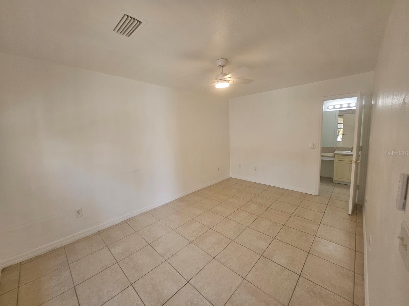Image 7 of 11 For 601 Washington Palm Loop B